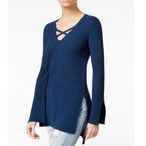 FREE PEOPLE - CrissCross Side-Slit tunic sweater in Blue. Bell Sleeve. Size: XS